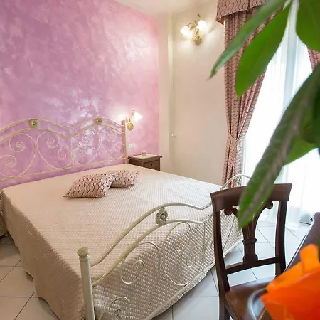 Le Due Gioie לינה וארוחת בוקר 3*